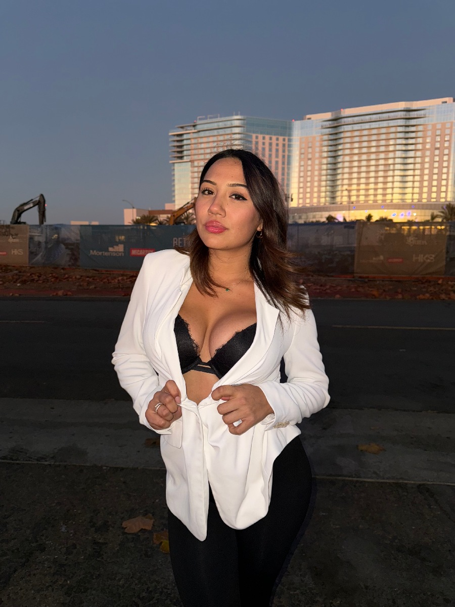 Take a pause and enjoy Ali Cruz — streaming from Indianapolis