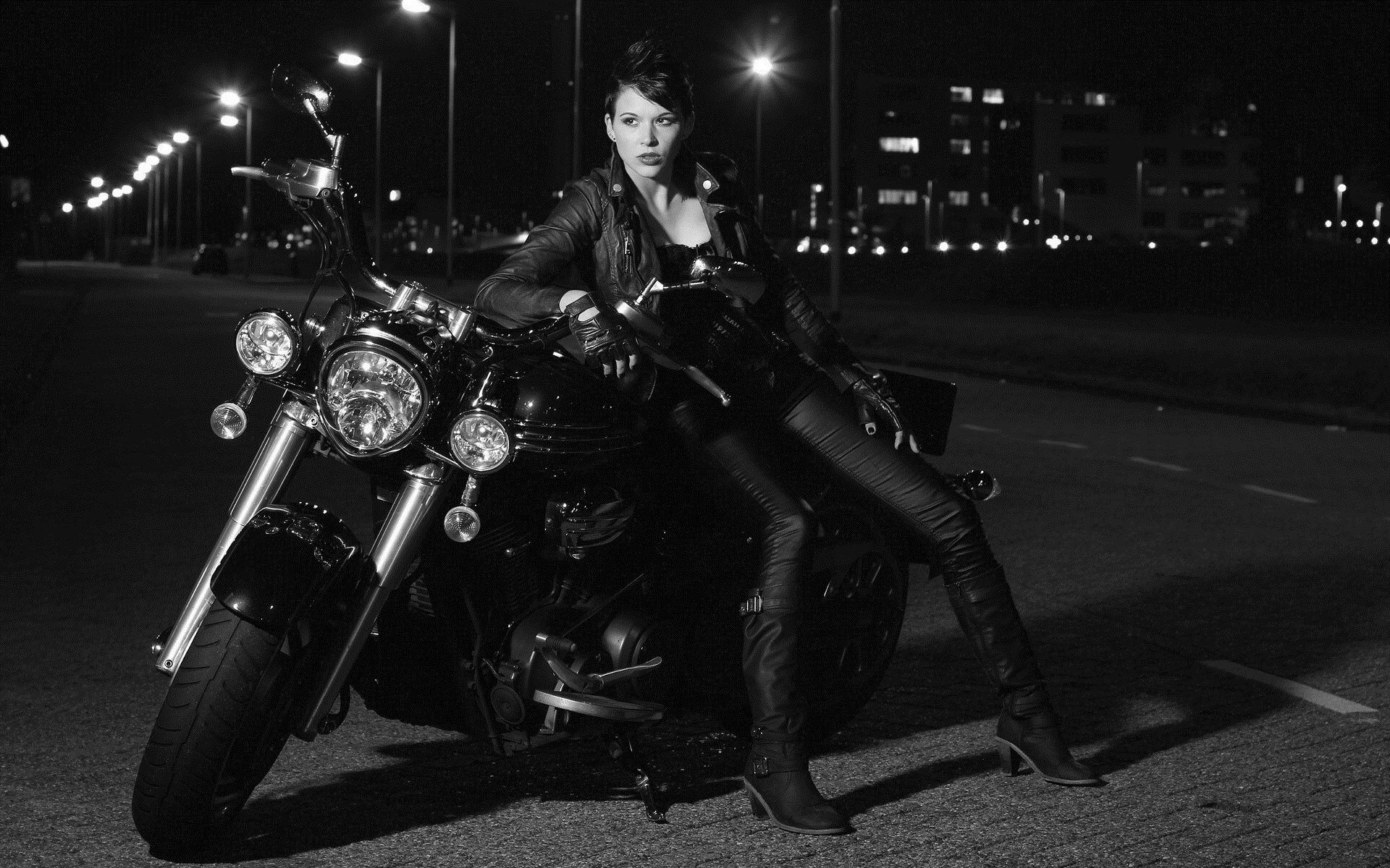 Photo Beautiful girls and motorcycles in Indianapolis